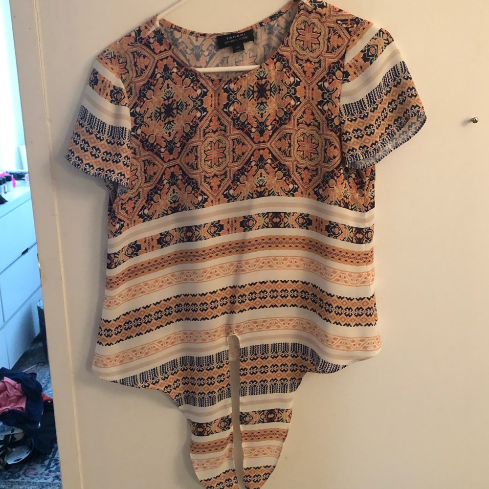 Chiffon Tahari Patterned shirt